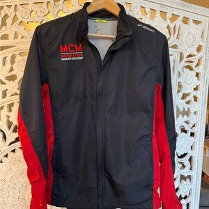 Official Brooks Men's 2017 Marine Corps Marathon Jacket.
